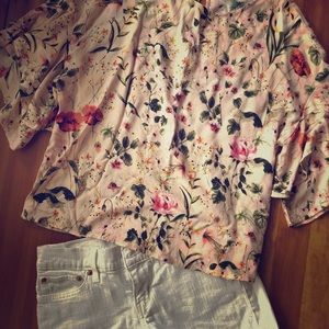 Light pink floral top with detailed sleeves!